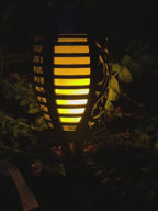 ეზოს ნათურა ჩირაღდანის ეფექტით მზის ენერგიაზე